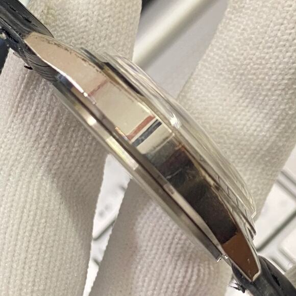 Vintage 1985 Roamer Manual Mens Silver Watch W/Leather Strap & Red accents - Picture 6 of 7